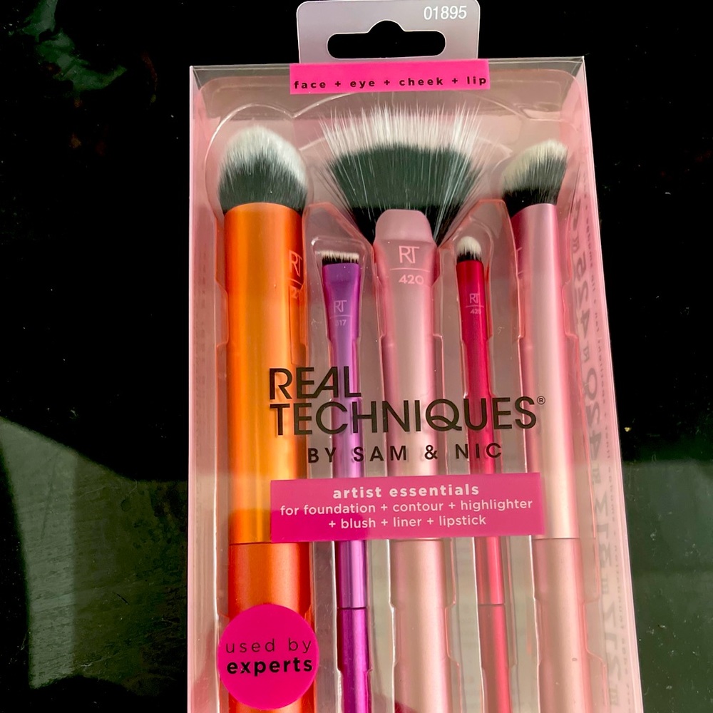 Real Techniques Artist Essential 5pc brushes